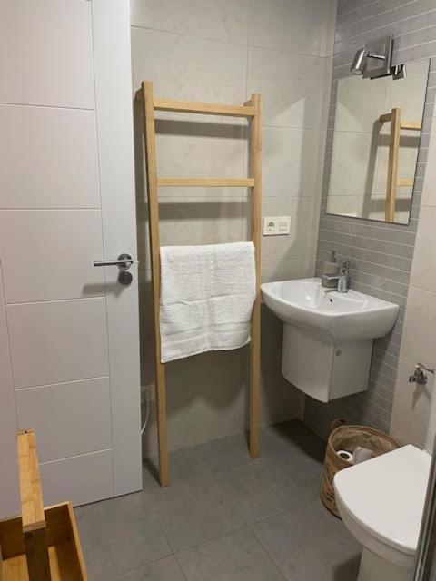Apartamento A Un Paso De La Playa En Ares Con Piscina Y Parking Exteriör bild